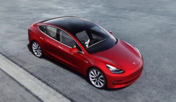 Tesla Model 3 elettrica 
